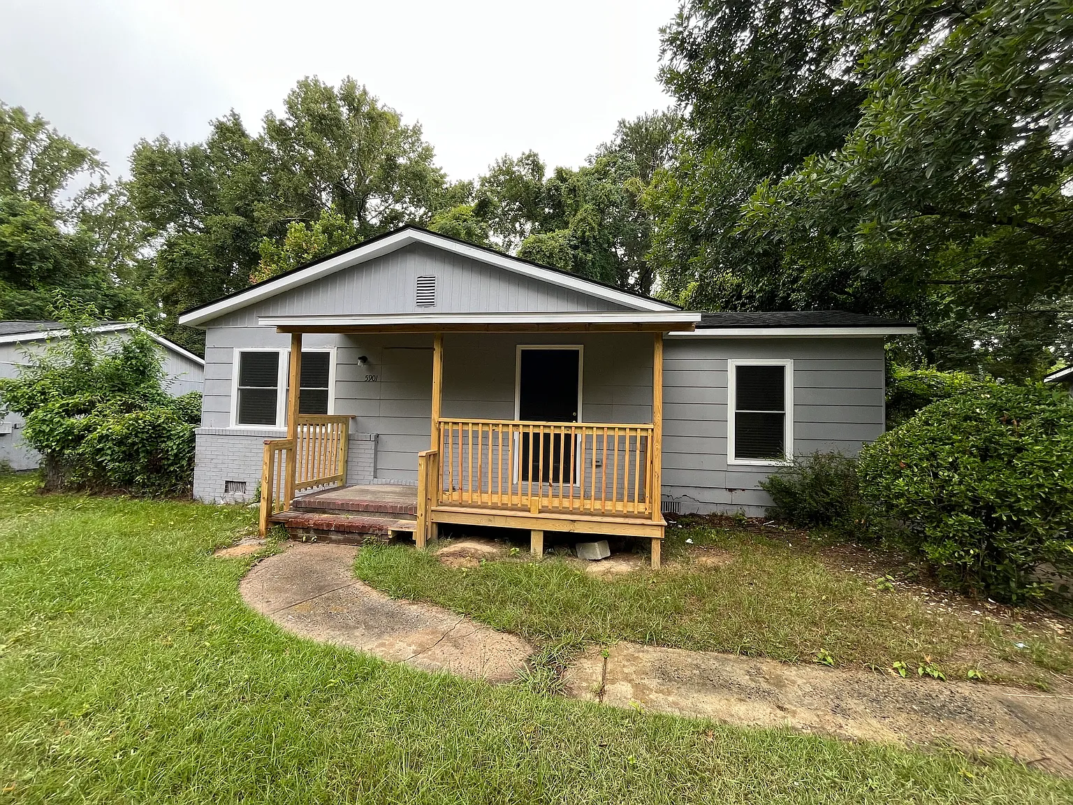 3 bed, 1.5 bath, 1056 sqft, $1,550 — Photo 1