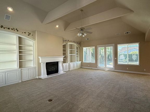 2nd image of 1367 E Glenlake Ln