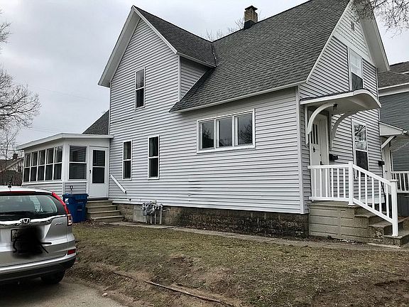 3rd image of 1044 -1046 Washington Ave