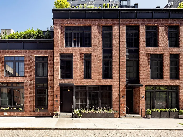 121 Leroy St #TOWNHOUSE — Photo 1