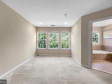 3 bed, 1255 sqft, $2,700 — Photo 2