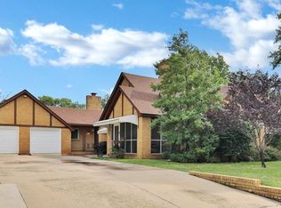 211 E 3rd Ave, Caney, KS 67333