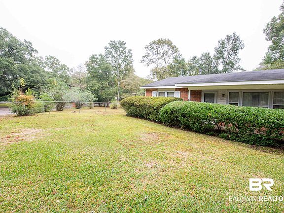 4th image of 601 Wesley Ln E