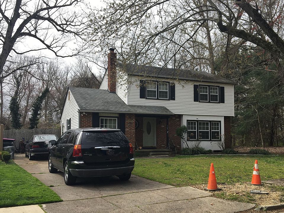 2nd image of 920 Stephen Rd