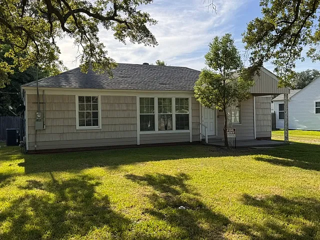 3 bed, 1260 sqft, $1,600 — Photo 2