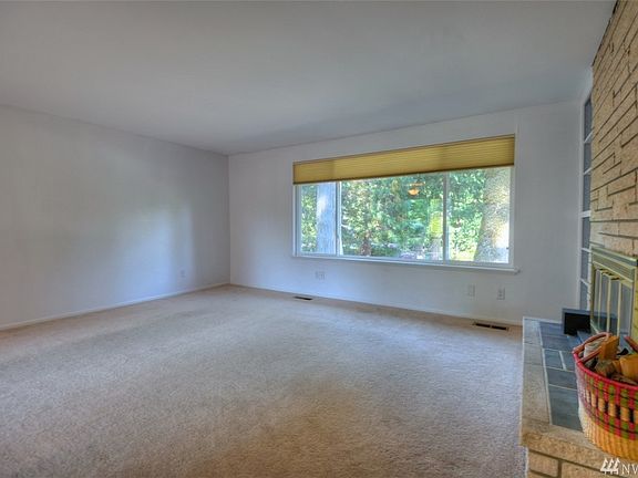3rd image of 4629 Claridge Dr SE