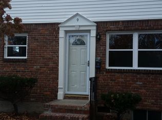 9 Boxwood Rd #1, Port Washington, NY 11050