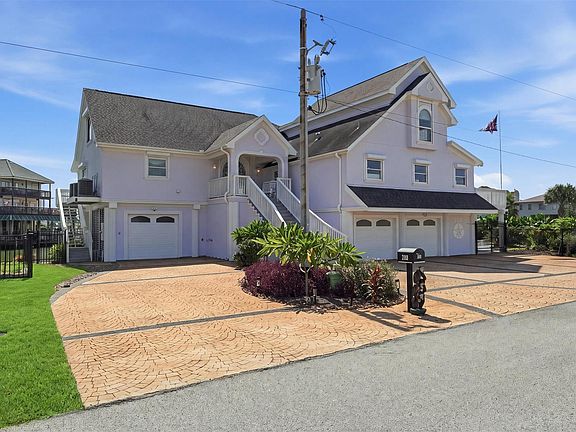 3rd image of 208 Coconut St