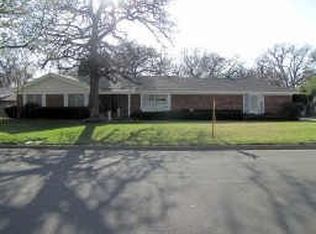 517 Caduceus Ln, Hurst, TX 76053