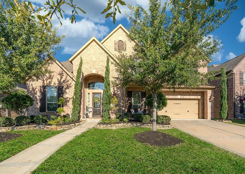 Stunning 2-story Trendmaker home located in the master planned community of Fairfield!