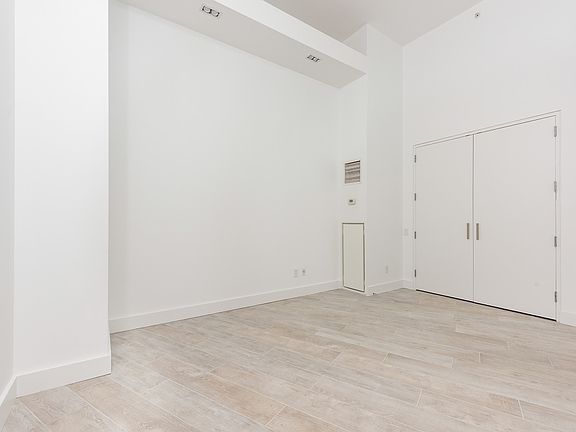 4th image of 27-28 Thomson Ave #321