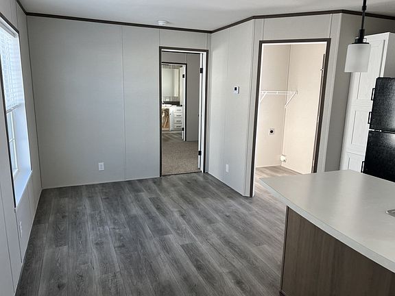 3rd image of 646 W Elm Ave #220