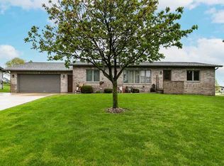 624 9th St NW, Dyersville, IA 52040