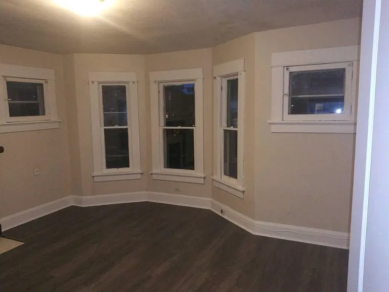 2209 Summit St #2209 — Photo 5