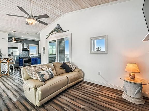 3rd image of 380 Bayshore Dr
