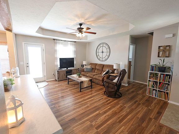 4th image of 310 Cinnamon Ct