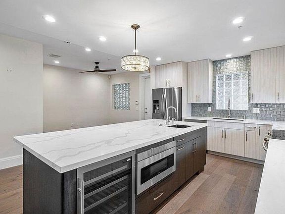 5th image of 122 SE 6th Ave APT 4