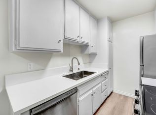 824 Maple St in Ocean Park neighborhood in Santa Monica! Walk to Main St and the beach., Santa Monica, CA 90405