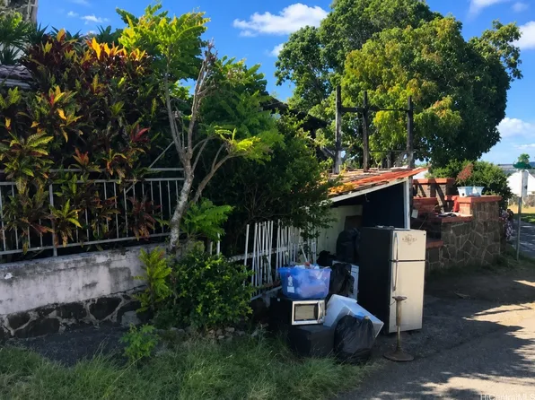 1627 Pohaku St, Honolulu, HI 96817