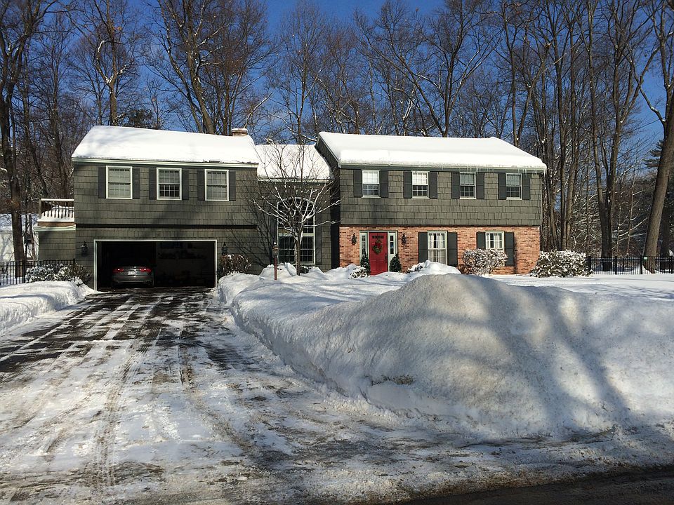 2nd image of 28 Oakwood Dr