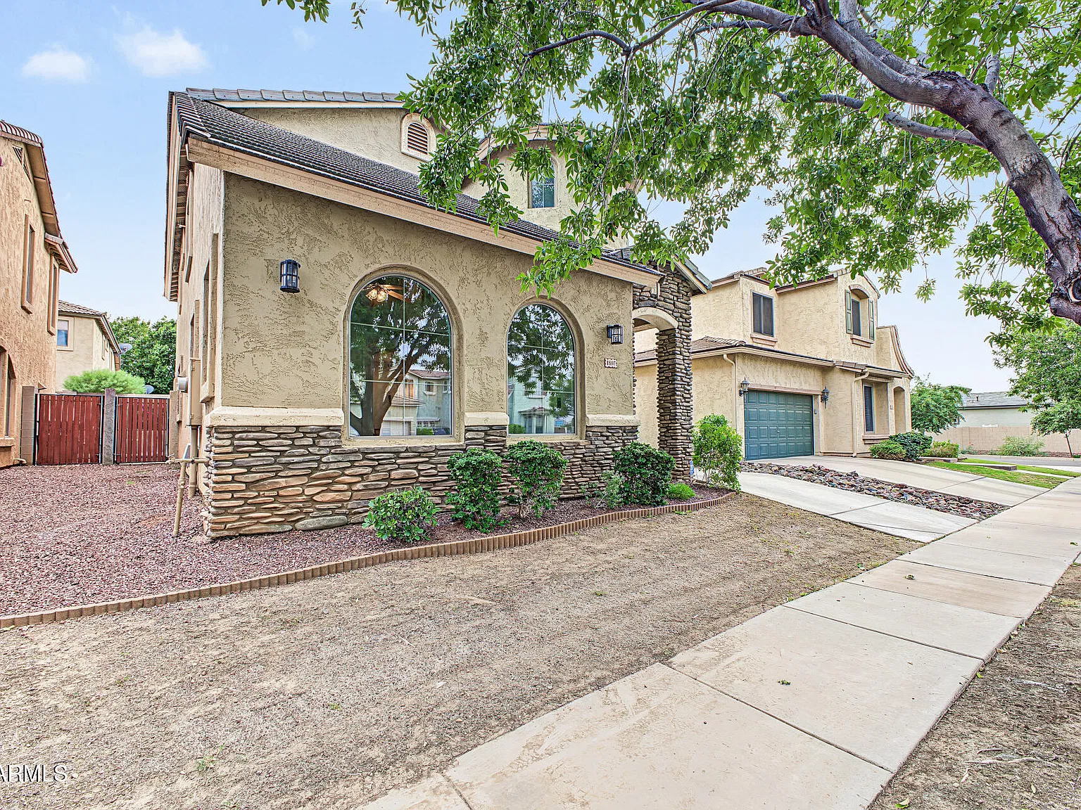 3 bed, 2.5 bath, 1907 sqft, $1,900 — Photo 3