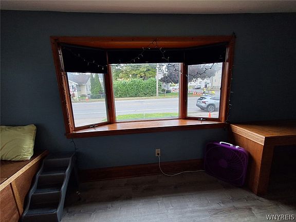 5th image of 58 Oak St