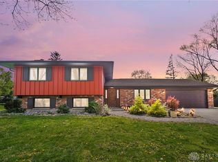 5675 Oak Valley Rd, Dayton, OH 45440