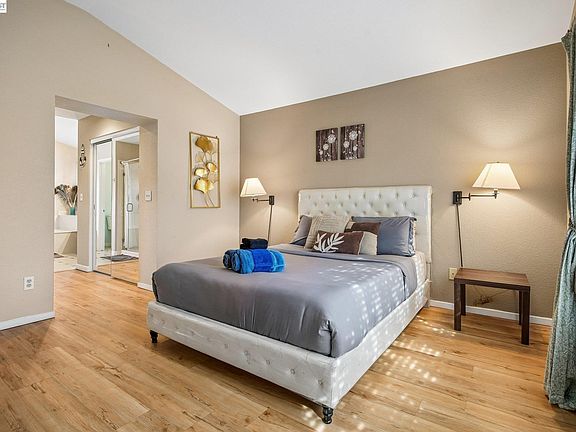 3rd image of 752 Longfellow St
