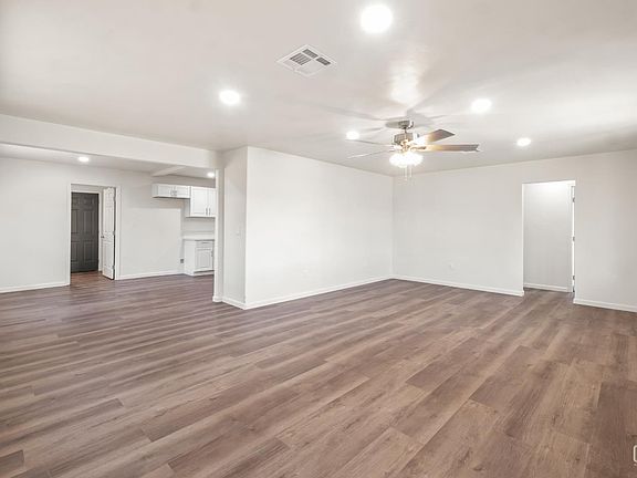 3rd image of 4402 Lexington Ave