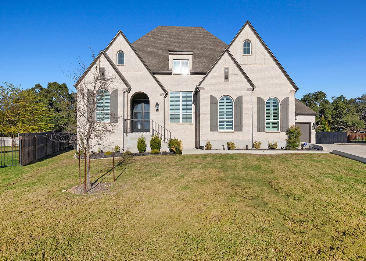 Building Photo - 26643 White Eagle Dr