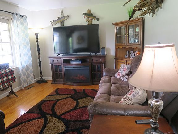 2nd image of 90 Chatmoss Court Ext
