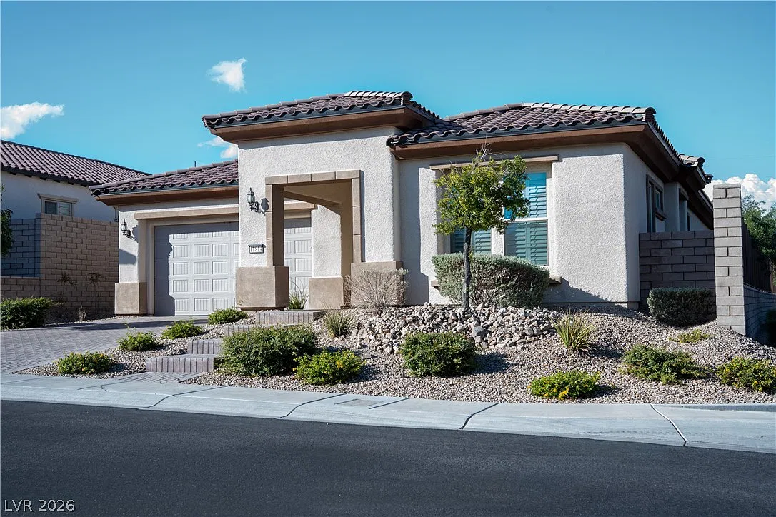 3 bed, 2.5 bath, 2441 sqft, $3,900 — Photo 1