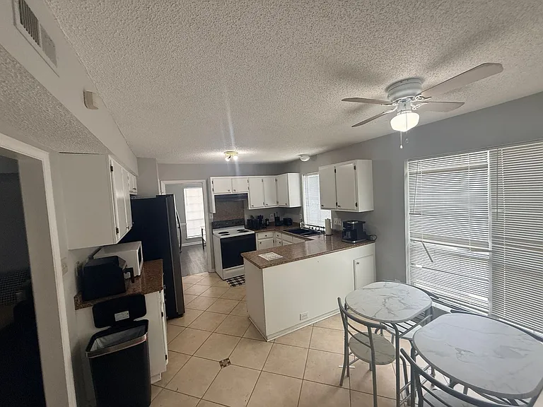 9501 Pondside Ln — Photo 6