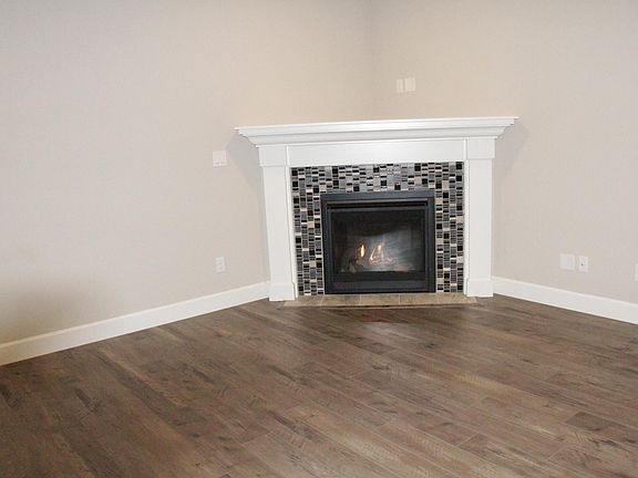 5th image of 3771 SE Willamette Ave