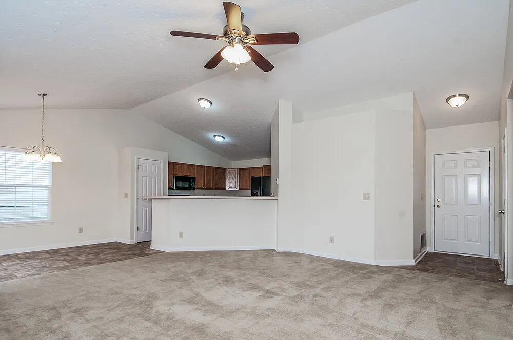 3 bed, 2.0 bath, 1306 sqft, $2,970 — Photo 2