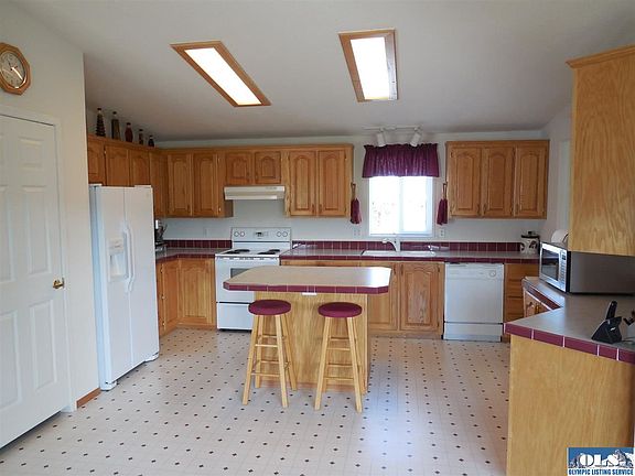 5th image of 42 Stephanie Lee Pl