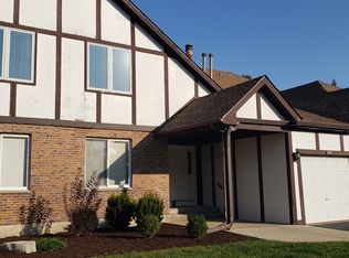 1471 Longwood Dr #1, Sycamore, IL 60178