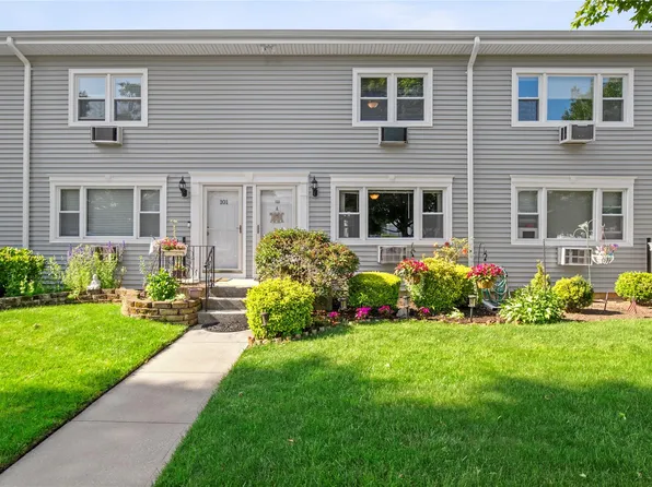 103 Finch Lane #103, Islip, NY 11751