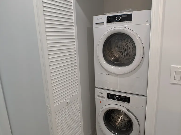 717 Walnut St #4R — Photo 8