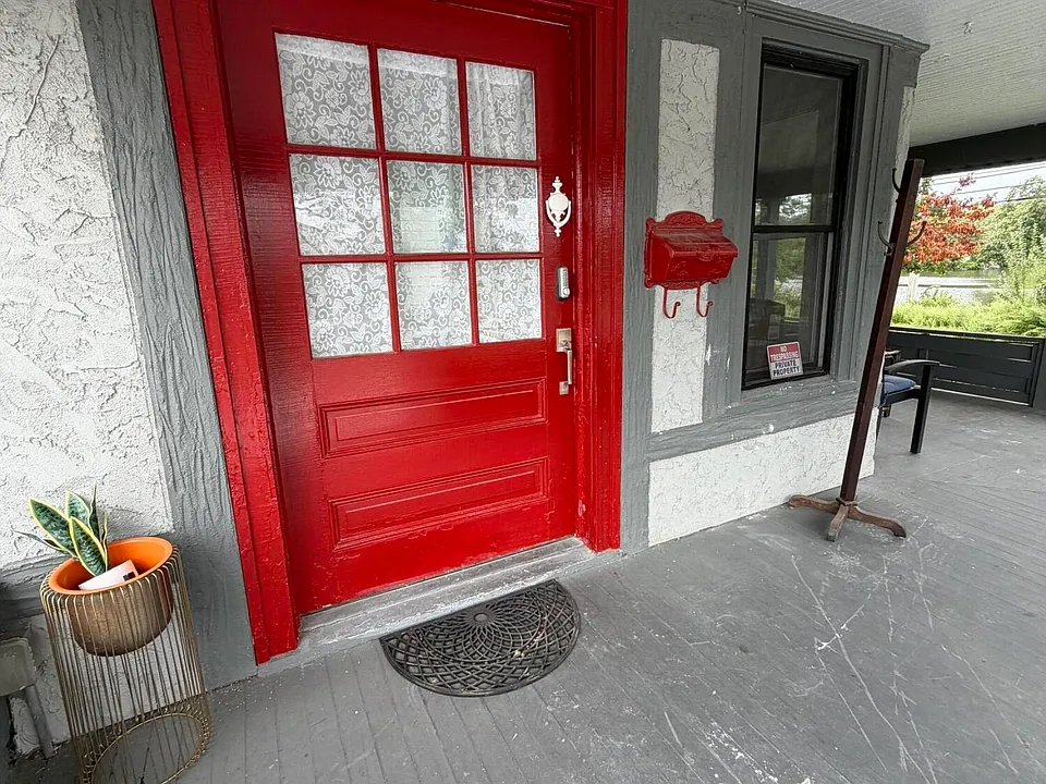 404 Lake Dr