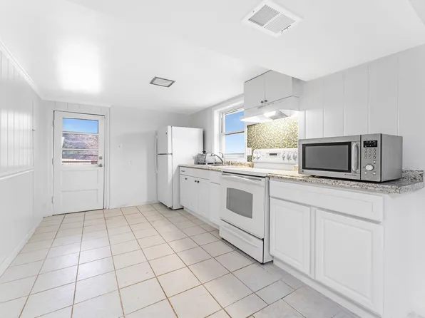 3233 Apex Cir #B, Falls Church, VA 22044