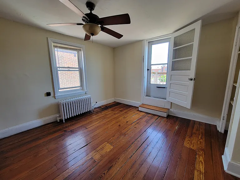 719 Corinthian Ave #3R — Photo 2