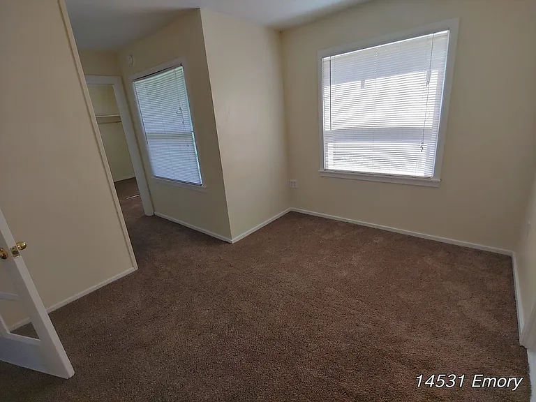 14531 Emory Ave — Photo 8