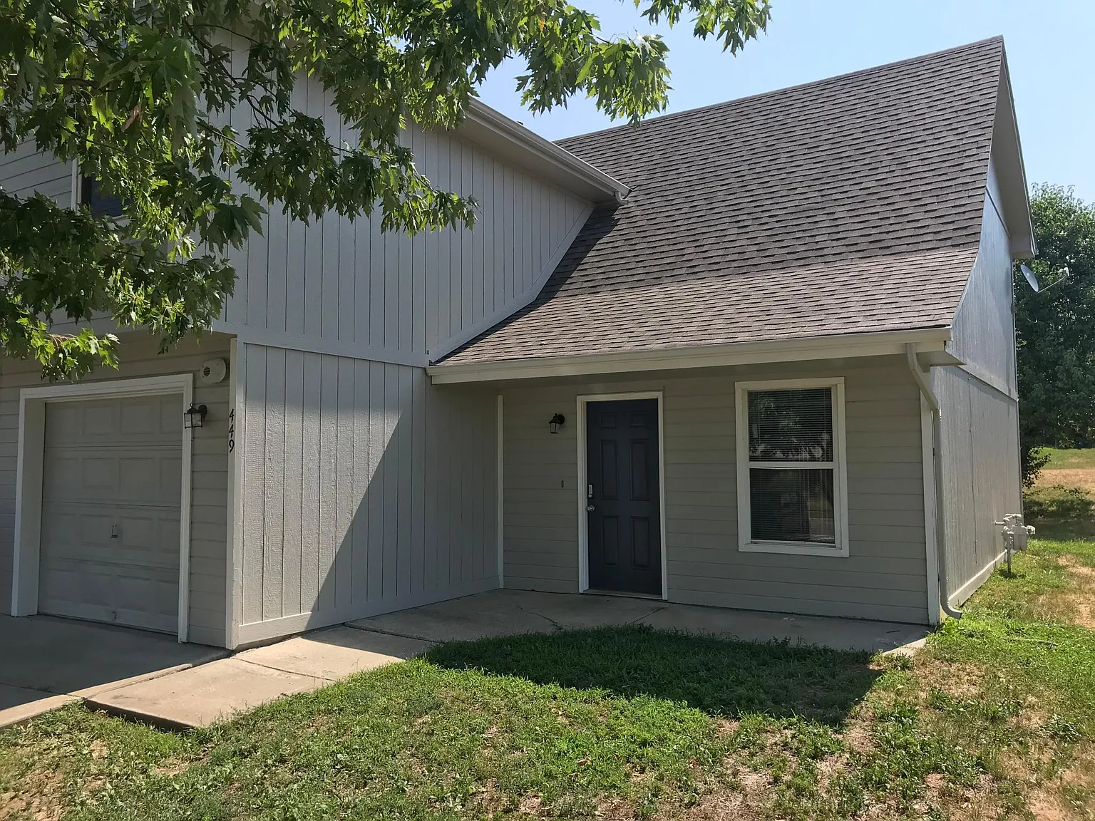 3 bed, 2.5 bath, 1448 sqft, $1,795 — Photo 2