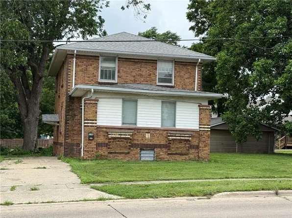 255 N 27th St, Decatur, IL 62521