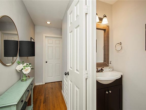 4th image of 9929 Woodgrove Dr