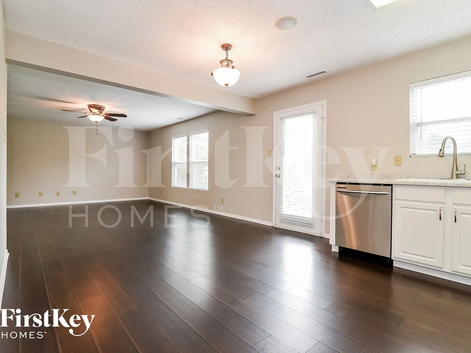3 bed, 3.0 bath, 1997 sqft, $2,055 — Photo 4