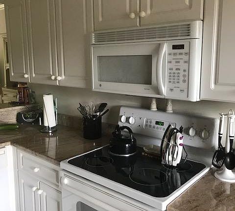 3rd image of 10461 Washingtonia Palm Way #3