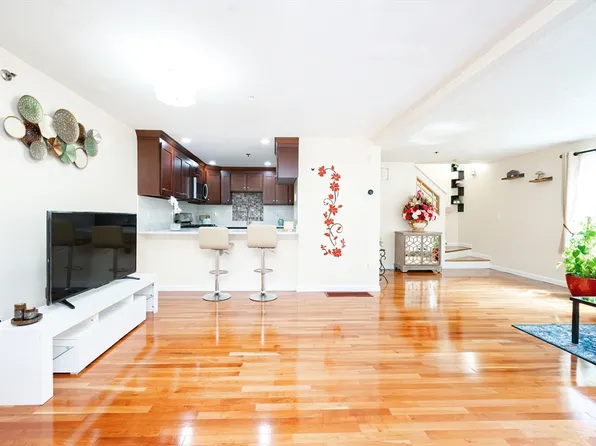 175 Littleton Rd Unit B-20, Chelmsford, MA 01824