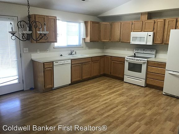 4th image of 344 NE Sprucewood Pl